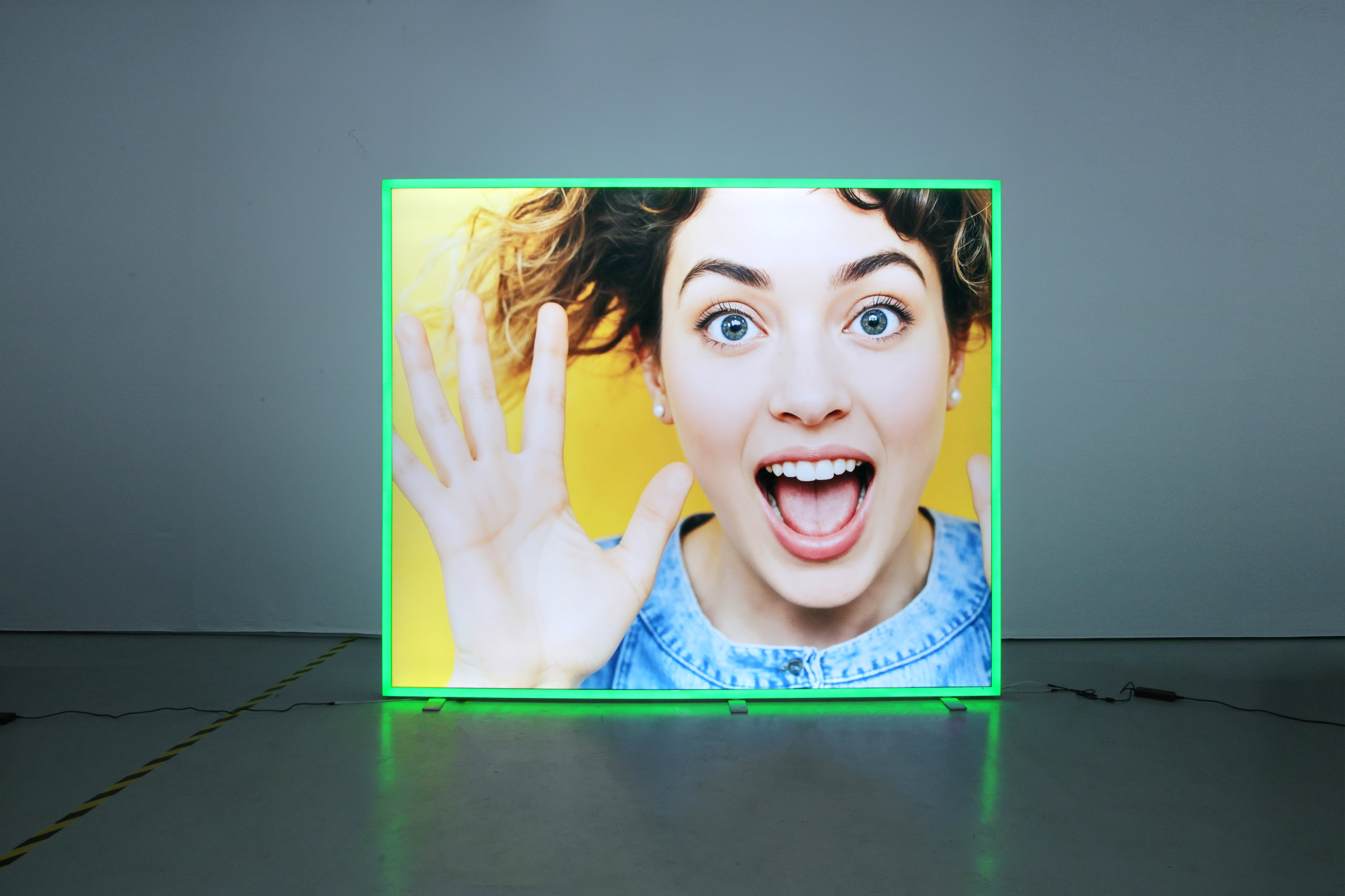 Large Format RGB Flash Frame EM-22A